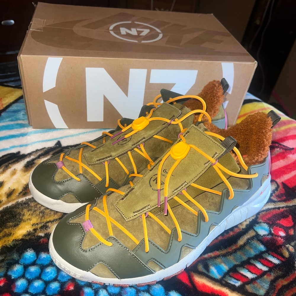 NWT Nike N7 Men’s FREE CRATER TRAIL SB Olive Green and Yellow Sneakers